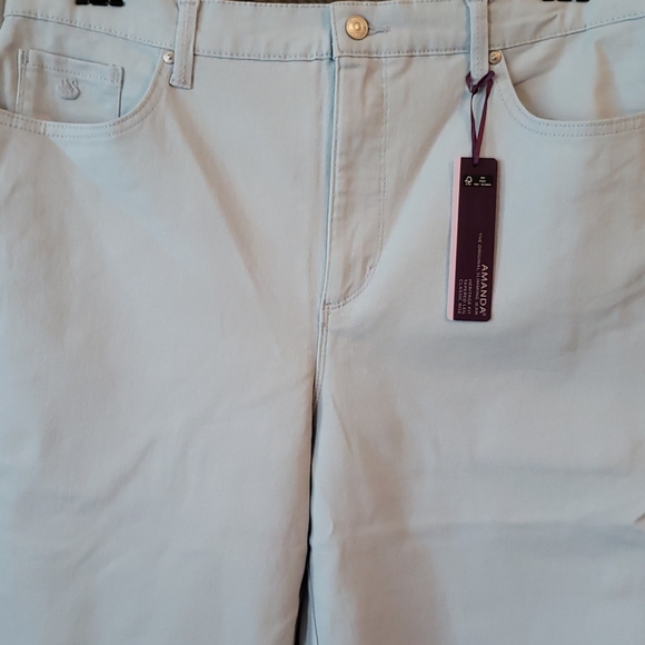 Gloria Vanderbilt Amanda Jeans - Picture 5 of 16